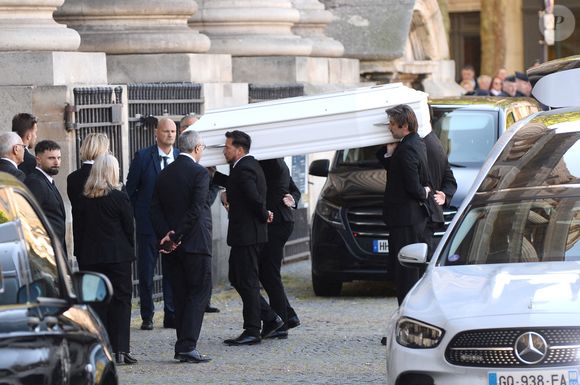 Cercueil - Obsèques de Nathalie Baye en l'église Saint-Sulpice à Paris le 23 avril 2026. Clement Prioli / Bestimage