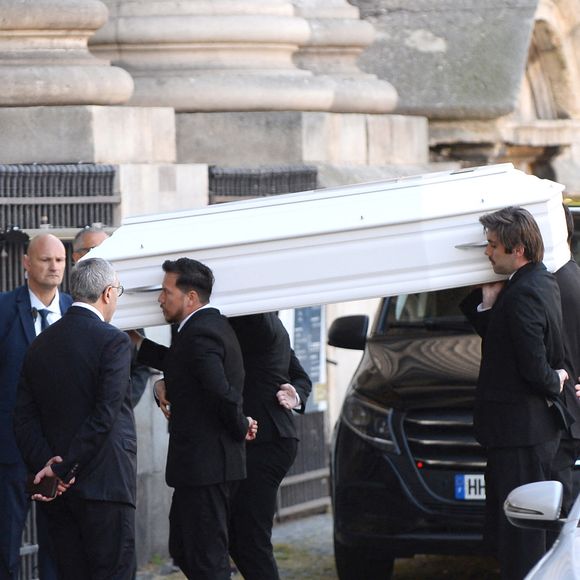 Cercueil - Obsèques de Nathalie Baye en l'église Saint-Sulpice à Paris le 23 avril 2026. Clement Prioli / Bestimage