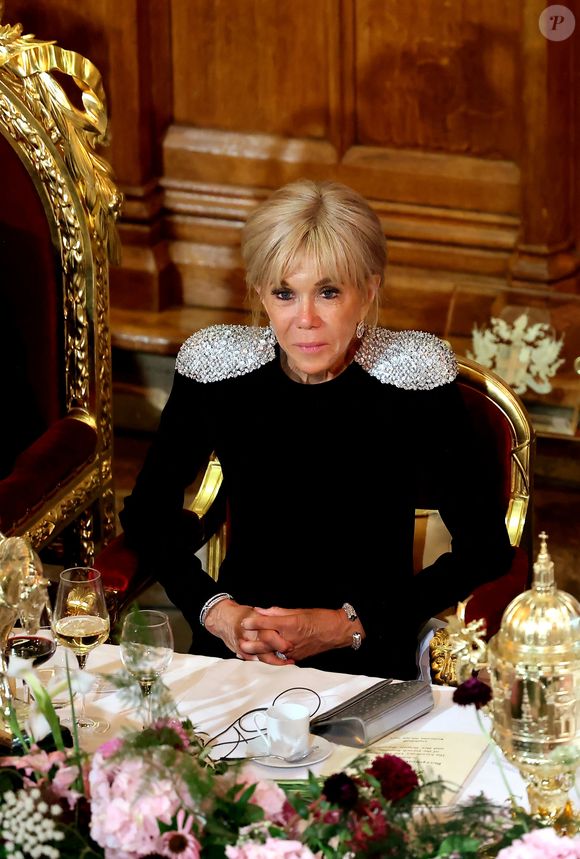 Brigitte Macron a pu accompagner sa nièce dans ses derniers moments, comme elle l’avait fait pour sa sœur. 

Brigitte Macron lors d’un banquet d’état à Guildhall, Londres le 9 juillet 2025. Le couple présidentiel français est en voyage officiel au Royaume Uni pour trois jours.

© Dominique Jacovides / Bestimage