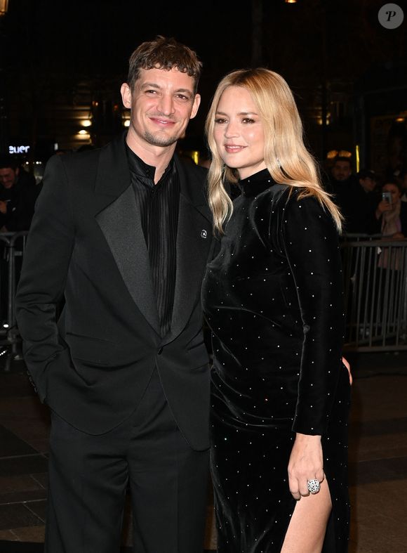 Niels Schneider et sa compagne Virginie Efira  - Photocall au Fouquet's après la 48ème cérémonie des César à Paris © Coadic Guirec / Bestimage