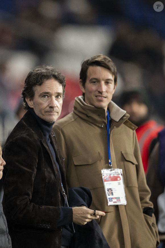 Antoine Arnault et Alexandre Arnault lors du match de football de L1 française entre le Paris Saint-Germain (PSG) et le Paris FC au stade du Parc des Princes à Paris le 4 janvier 2026. Photo by Eliot Blondet/ABACAPRES.COM