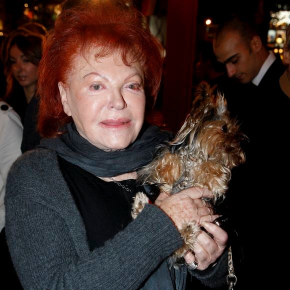 Archives - La chanteuse Régine et son chien Juicy lors du Gala de la Truffe, organisé par Lancel, à Paris. Le 16 novembre 2009 © Christophe Aubert via Bestimage