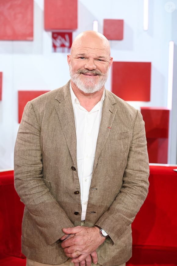 Exclusif - Philippe Etchebest lors de l'enregistrement de l'émission Vivement dimanche au studio Rive gauche, présentée par M.Drucker, diffusée sur France 3 le 17 mai 2026, à Paris, France, le 21 avril 2026. © Guillaume Gaffiot/Bestimage