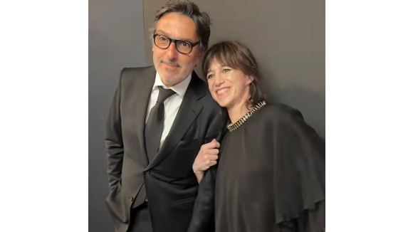 Charlotte Gainsbourg et Yvan Attal fusionnels aux côtés de Pierre Niney et Natasha Andrews pour une soirée chic au milieu des stars à Cannes