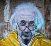 En 1955, peu avant sa mort, il aurait partagé des réflexions sur le sens de la vie lors d’une rencontre avec des visiteurs.

Photo prise par Taton Moïse. Unsplash