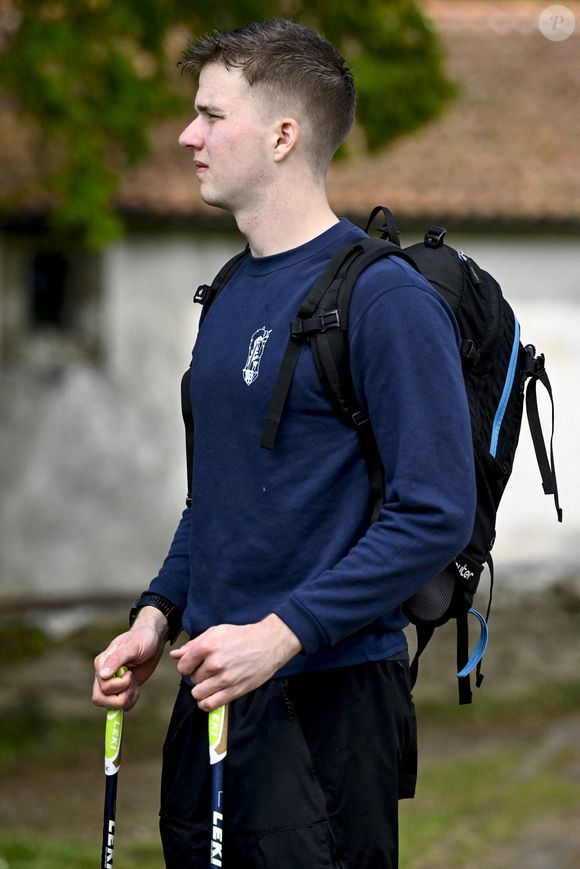 Le prince Gabriel photographié lors d'une marche royale le long d'une partie du célèbre chemin de pèlerinage "Camino de Compostela" à Saint-Jacques-de-Compostelle, en Espagne, le mercredi 16 avril 2025. Cette année, les souverains belges parcourront le dernier tronçon et arriveront à leur destination finale : la place principale de Saint-Jacques-de-Compostelle et sa magnifique cathédrale. Photo ABACAPRESS.COM