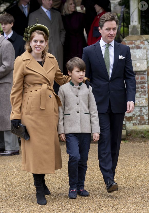 La princesse Beatrice d'York, son mari Edoardo Mapelli Mozzi et Christopher Woolf, le fils de Edoardo - La famille royale britannique se rend à la messe de Noël à Sandringham le 25 décembre 2024 ©Goff Inf/ Bestimage