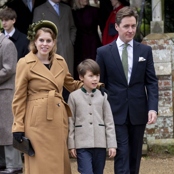 La princesse Beatrice d'York, son mari Edoardo Mapelli Mozzi et Christopher Woolf, le fils de Edoardo - La famille royale britannique se rend à la messe de Noël à Sandringham le 25 décembre 2024 ©Goff Inf/ Bestimage