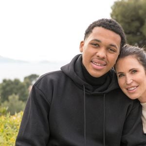 Exclusif -Sandrine Diouf et son fils Isaac posent dans leur maison à Marseille, France, le 16 janvier 2021. © Jean-René Santini/Bestimage
