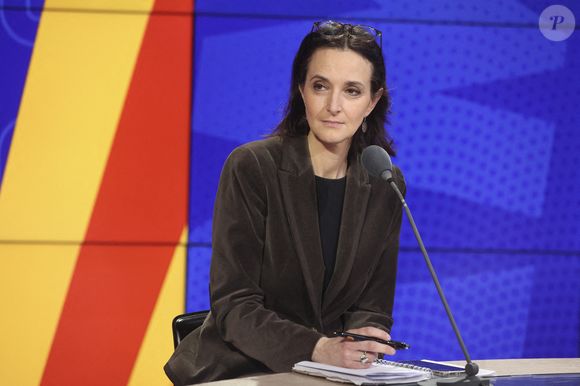Le groupe de journalistes se veut alors catégorique : Barbara Lefebvre doit être évincée de RMC. "Nous SDJ de RMC et BFM, nous demandons expressément à nos directions respectives de mettre fin à sa présence sur nos antennes".

Exclusif - Barbara Lefebvre à l'émission 'Les Grandes Gueules' sur RMC, à Paris, France, le 21 mars 2024. Photo par Jerome Domine/ABACAPRESS.COM