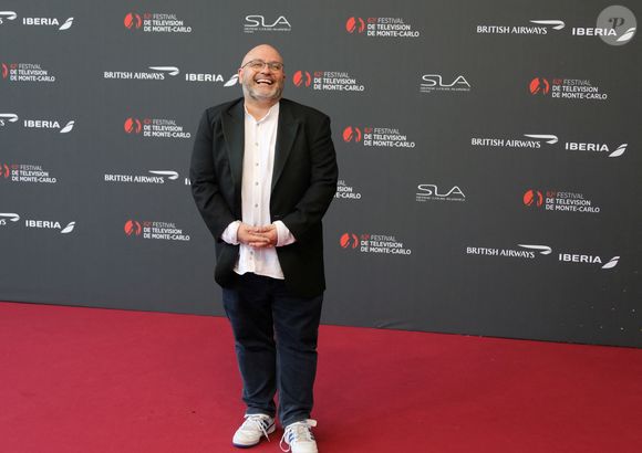 Nathalie, âgée d’une trentaine à quarantaine d’années, est connue pour être un peu jalouse, notamment de la concierge de Yoann.

Yoann RIOU sur le tapis rouge du photocall de la cérémonie d'ouverture du 62ème Festival de Télévision de Monte-Carlo, à Monaco, le 16 juin 2023. © Cyril Dodergny/Nice Matin/BestImage