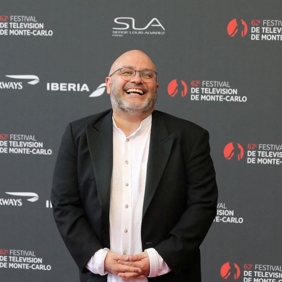 Nathalie, âgée d’une trentaine à quarantaine d’années, est connue pour être un peu jalouse, notamment de la concierge de Yoann.

Yoann RIOU sur le tapis rouge du photocall de la cérémonie d'ouverture du 62ème Festival de Télévision de Monte-Carlo, à Monaco, le 16 juin 2023. © Cyril Dodergny/Nice Matin/BestImage