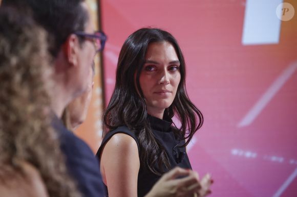 Shana Loustau, sur le plateau de TBT9 présenté par C.Hanouna, et diffusé en direct sur W9, Paris, France, le 09 octobre 2025. © Jack Tribeca / Bestimage