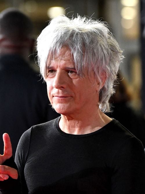 Nicola Sirkis relève un nouveau défi à 67 ans : il termine la course Paris-Versailles en moins de deux heures, quel est son temps ?