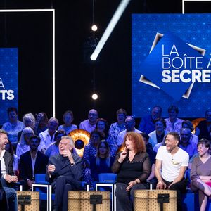 Laurent Ruquier, Arielle Dombasle, Valerie Mairesse, Philippe Geluck, Steevy Boulay, Max Boublil, Faustine Bollaert lors de l'enregistrement de l'émission "La Boîte à secrets", présentée par F.Bollaert et diffusée le 16 octobre sur France 3, à Paris, France, le 29 septembre 2026. © Cyril Moreau/Bestimage