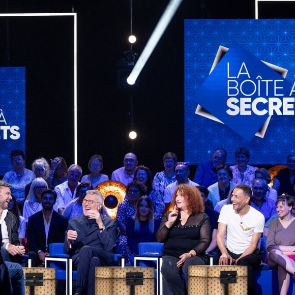 Laurent Ruquier, Arielle Dombasle, Valerie Mairesse, Philippe Geluck, Steevy Boulay, Max Boublil, Faustine Bollaert lors de l'enregistrement de l'émission "La Boîte à secrets", présentée par F.Bollaert et diffusée le 16 octobre sur France 3, à Paris, France, le 29 septembre 2026. © Cyril Moreau/Bestimage