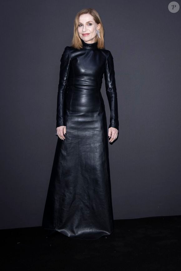 Isabelle Huppert - Photocall du dîner "Women in Motion" par le groupe Kering, Place de la Castre, lors du 77ème Festival International du Film de Cannes le 19 mai 2024. © Olivier Borde/Bestimage