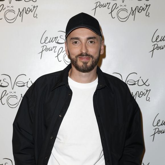 Exclusif - Christophe Willem au Photocall de la 10ème édition de la soirée "Leurs voix pour l'espoir" au profit de la recherche contre le cancer du pancréas (fondation ARCAD) à l'Olympia à Paris le 17 octobre 2022. © Marc Ausset-Lacroix / Perusseau / Bestimage #
Exclusive - No web en Suisse / Belgique
Photocall of the 10th edition of the evening "Their voices for hope" to benefit pancreatic cancer research (ARCAD foundation) at the Olympia in Paris on october 17th 2022 | 00592263