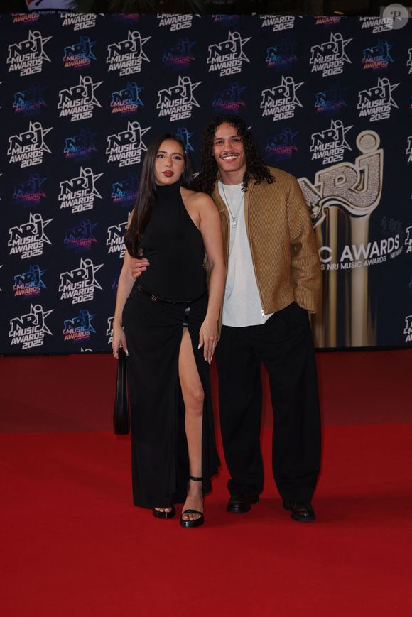 Hatik et sa femme Leila au photocall de la 27ème édition des NRJ Music Awards au palais des Festivals de Cannes, France, le 31 octobre 2025. © Dominique Jacovides/Bestimage