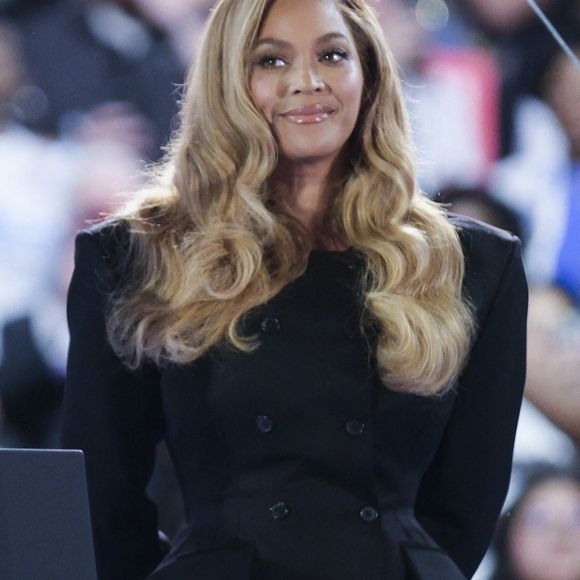 Beyoncé Knowles-Carter apporte son soutien à la vice-présidente Kamala Harris, candidate à la 47e présidence des États-Unis, au Shell Energy Stadium de Houston, au Texas, le 25 octobre 2024. Photo de FCS Studios via London Entertainment/Splash News/ABACAPRESS.COM