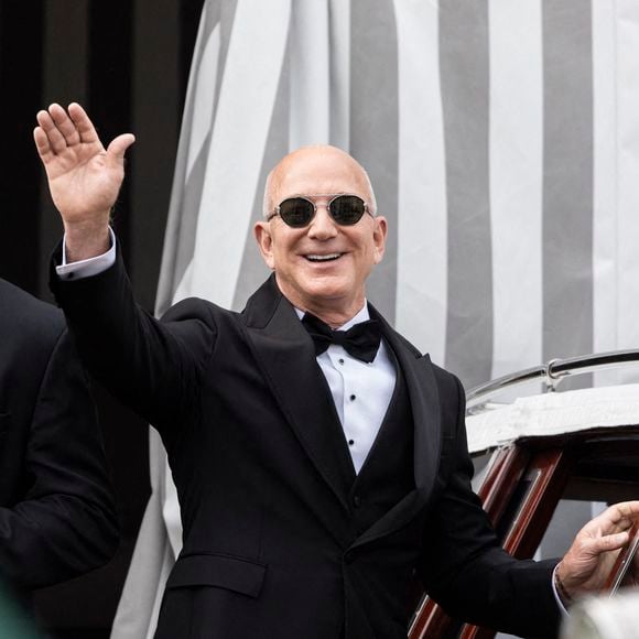 Jeff Bezos quitte l'hôtel Aman pour assister à la cérémonie de mariage sur l'île de San Giorgio avant le mariage de Jeff Bezos et Lauren Sanchez, le 27 juin 2025 à Venise, en Italie. Photo de Marco Piovanotto/ABACAPRESS.COM