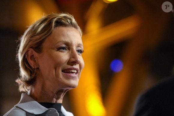 Au début de sa carrière, Alexandra Lamy a consulté une ORL pour s'assurer de la bonne santé de ses cordes vocales.

Alexandra Lamy lors de la cérémonie d'ouverture de la 15ème édition du festival Lumière à la Halle Tony Garnier de Lyon, le 12 octobre 2024.

Photo : Sandrine Thesillat / Panoramic / Bestimage