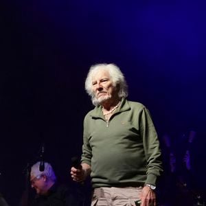 Et il a notamment fait don de sa propriété en Ardèche à sa fille aînée Marie.

Exclusif - Concert de Hugues Aufray au Le Dôme de Paris - Palais des Sports le 9 novembre 2025.

© Jack Tribeca / Bestimage