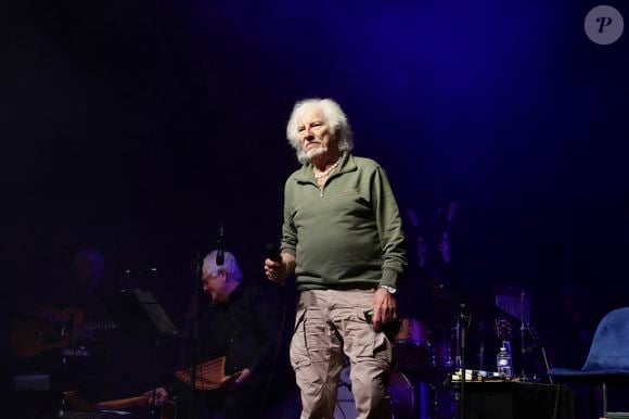Et il a notamment fait don de sa propriété en Ardèche à sa fille aînée Marie.

Exclusif - Concert de Hugues Aufray au Le Dôme de Paris - Palais des Sports le 9 novembre 2025.

© Jack Tribeca / Bestimage