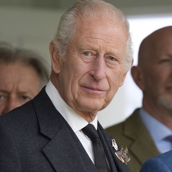 Le roi Charles III lors des jeux Highland Braemar Gathering au Princess Royal and Duke of Fife Memorial Park, à quelques pas de la résidence d'été des royaux au domaine de Balmoral dans l'Aberdeenshire, au Royaume-Uni, le 6 septembre 2025. Photo par Aaron Chown/PA Wire/ABACAPRESS.COM