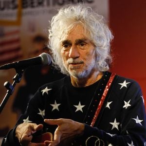 Exclusif - Rencontre avec Louis Bertignac à la Fnac Ternes à Paris, le 17 novembre 2018. © CVS/Bestimage