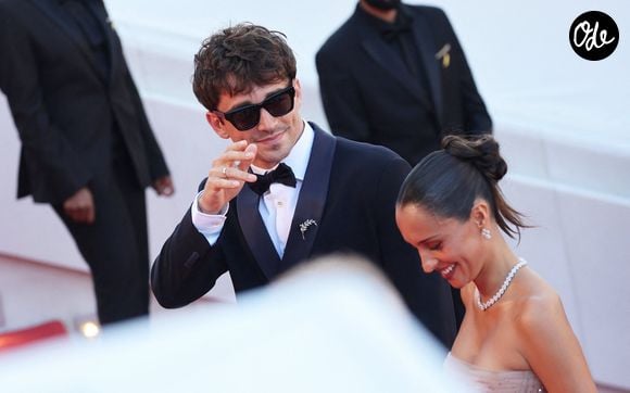 Tout juste mariés, le pilote de Formule 1 et Alexandra Saint Mleux viennent d'officialiser la plus douce des nouvelles. 

Charles Leclerc et sa femme Alexandra - Montée des marches du film « La vie d’une femme » lors du 79ème Festival International du Film de Cannes, le 13 mai 2026. © Jacovides-Moreau / Bestimage