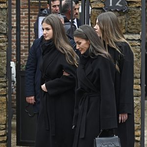 La reine Letizia d'Espagne et ses filles, la princesse Leonor et l'infante Sofia, quittent la cathédrale orthodoxe grecque de Saint-André et Saint-Démétrius où ont eu lieu un service commémoratif pour Son Altesse Royale la princesse Irène de Grèce, le 17 janvier 2026, à Madrid (Espagne). © Francisco Guerra/Europa Press/Bestimage
