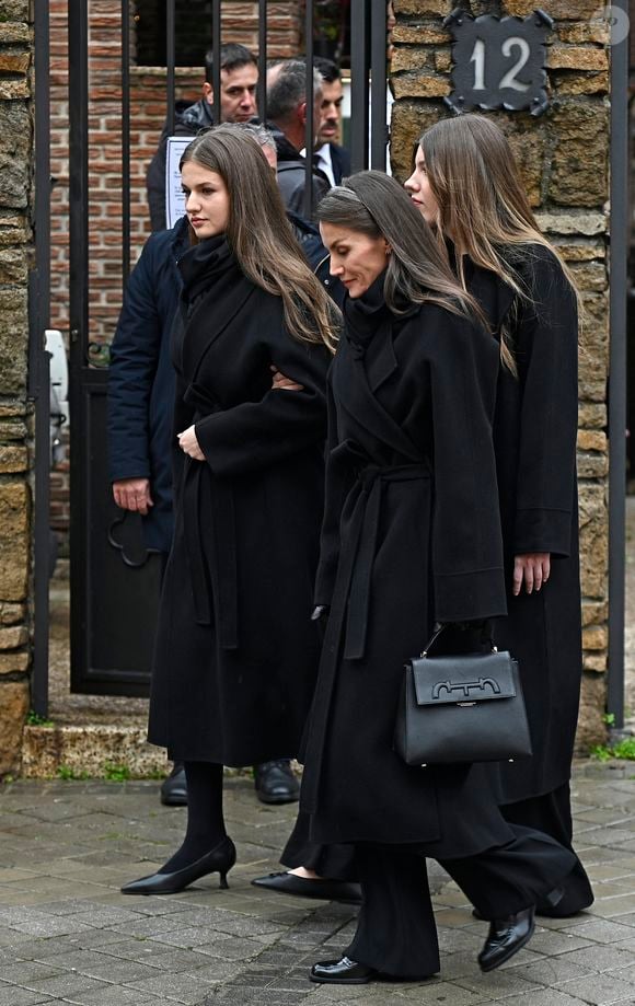 La reine Letizia d'Espagne et ses filles, la princesse Leonor et l'infante Sofia, quittent la cathédrale orthodoxe grecque de Saint-André et Saint-Démétrius où ont eu lieu un service commémoratif pour Son Altesse Royale la princesse Irène de Grèce, le 17 janvier 2026, à Madrid (Espagne). © Francisco Guerra/Europa Press/Bestimage