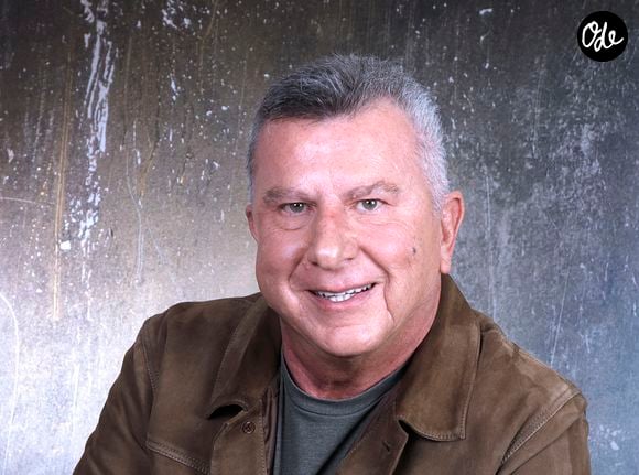 Pascal Bataille publie un ouvrage baptisé "Petit Traité de la jouissance - à l’usage de ceux qui en rêvent" paru aux éditions Guy Trédaniel. Et ce titre n'a pas été choisi par hasard. 

Portrait de Pascal Bataille à Paris.

© Cédric Perrin/Bestimage