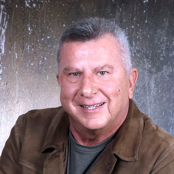 Pascal Bataille publie un ouvrage baptisé "Petit Traité de la jouissance - à l’usage de ceux qui en rêvent" paru aux éditions Guy Trédaniel. Et ce titre n'a pas été choisi par hasard. 

Portrait de Pascal Bataille à Paris.

© Cédric Perrin/Bestimage
