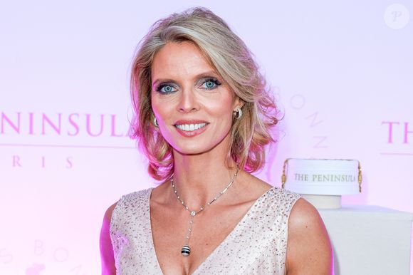 Sylvie Tellier participe au cocktail caritatif Peninsula in Pink lors du lancement du programme au Peninsula Paris le 8 octobre 2025. Photo par David Boyer/ABACAPRESS.COM