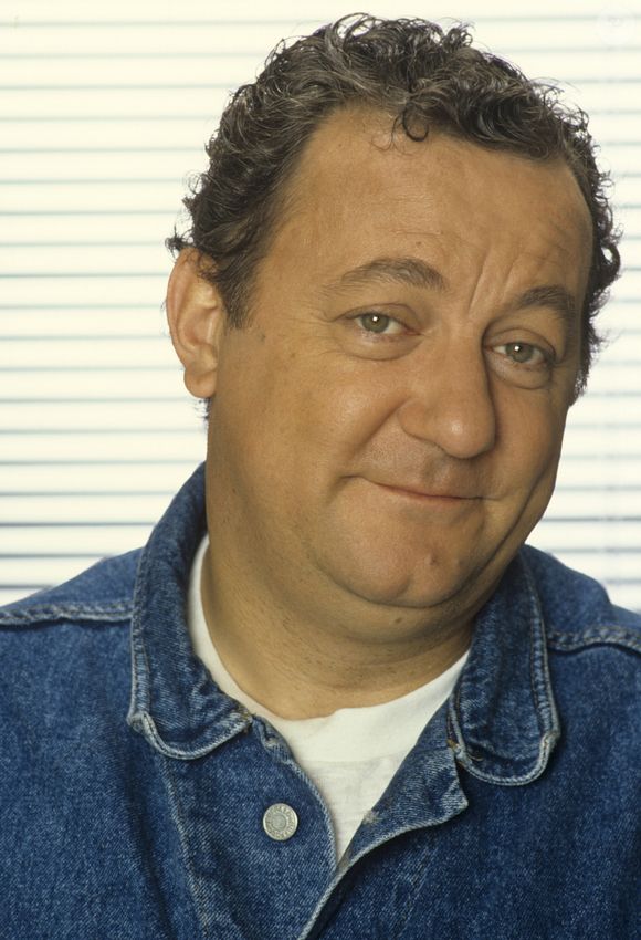 Le souvenir de son ancien propriétaire plane encore dans les allées.

Archives - En France, à Paris, portrait studio de Coluche.
Michel MARIZY via Bestimage