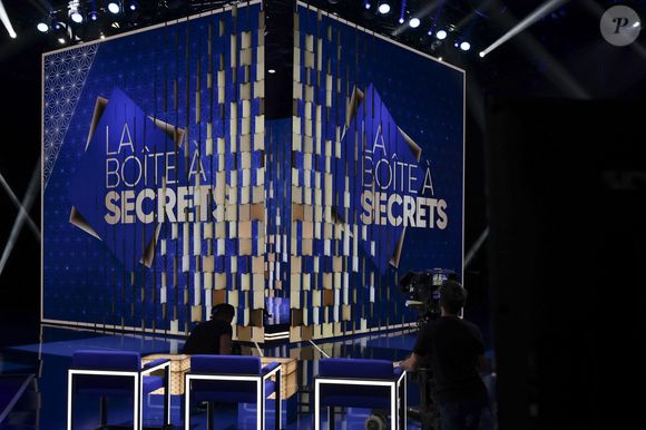 Exclusif - Enregistrement de l'émission "La Boîte à secrets", présentée par F.Bollaert et diffusée le 10 octobre 2025 sur France 3, dans les studios du Lendit à Saint-Denis, Seine Saint-Denis, France, le 22 septembre 2025. © Jack Tribeca/Bestimage