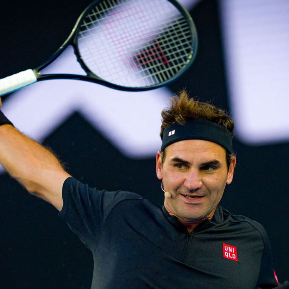 Viennent ensuite les contrats de sponsoring, obtenus grâce à son immense popularité dans le monde du tennis et à son image soignée.

Roger Federer pendant le jour 1 de l'Australian Open 2026 au Parc de Melbourne le 18 janvier 2026. © PsnewZ/Bestimage