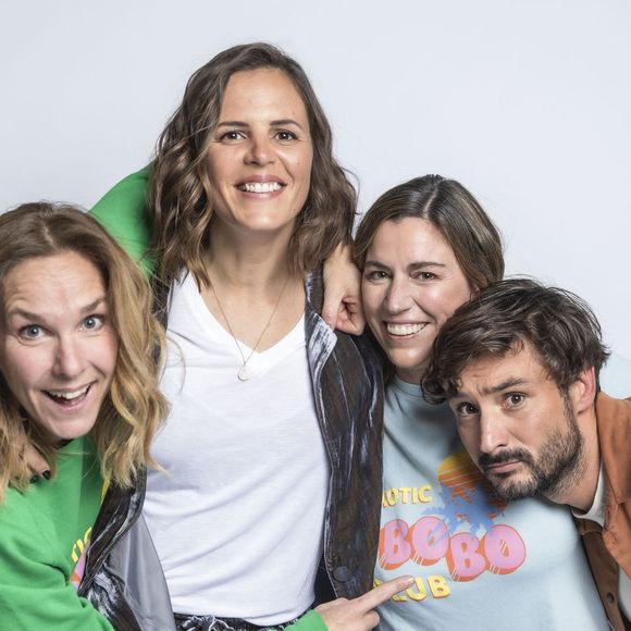 Exclusif - Laure Manaudou, entourée de Aurélie Arne et Emilie Bordes, Jérémy Frérot - Backstage - Enregistrement de l'émission "La Chanson secrète 11" à Paris, diffusée le 24 juin sur TF1. Le 15 janvier 2022
© Cyril Moreau / Bestimage