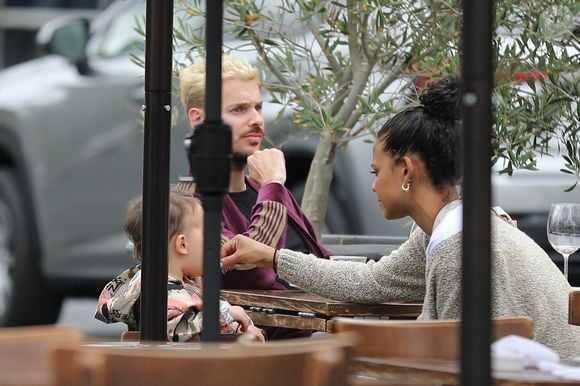 Matt Pokora (M. Pokora), sa femme Christina Milian et leur fils Isaiah sont allés déjeuner au restaurant Mauro's Cafe à West Hollywood, Los Angeles.