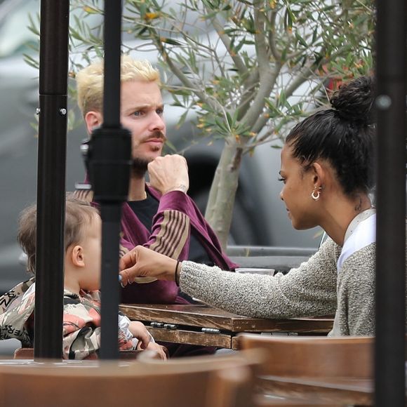 Matt Pokora (M. Pokora), sa femme Christina Milian et leur fils Isaiah sont allés déjeuner au restaurant Mauro's Cafe à West Hollywood, Los Angeles.