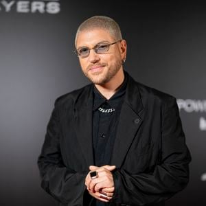 Premier invité d'UNBX, le nouveau podcast d'Hugo Clément et Marc Simoncini, le DJ est revenu sur le million d'euros promis après sa victoire.

Mosimann au photocall de la soirée des Billboard Power Players à la salle Cortot à Paris le 15 septembre 2026. © Pierre Perusseau / Bestimage