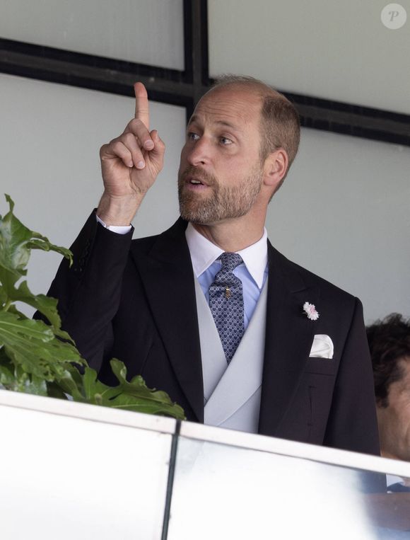 Il a écrit un message le jeudi 3 juillet 2025 pour réagir à la mort du joueur de football Diogo Jota, survenue quelques heures plus tôt.

Le prince William, prince de Galles lors du Royal Ascot le 18 juin 2025. 
Crédit : Dana Press / Bestimage