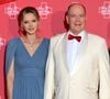 Lors de cette soirée, on a pu retrouver Albert et Charlene de Monaco - ravissante dans une robe Elie Saab 

Le prince Albert II de Monaco et la princesse Charlene - 76ème Bal de la Croix Rouge dans la salle des Etoiles à Monaco le 12 juillet 2025. © Bruno Bebert/Bestimage