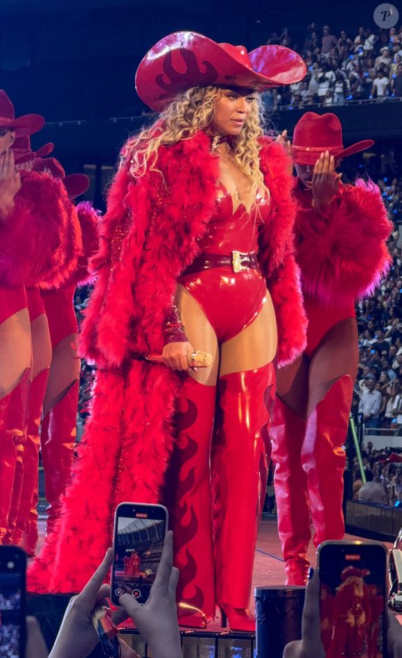 Beyonce se produit lors du dernier concert de sa tournée Cowboy Carter Tour au Tottenham Hotspur Stadium à Londres, Royaume-Uni, le 16 juin 2025. Photo by Splash News/ABACAPRESS.COM