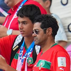 Jamel Debbouze et son fils Léon assistent à la demi-finale de football entre le Maroc et l'Espagne (1-2) lors des Jeux Olympiques de Paris2024 (JO) le 5 aout 2024.

Norbert Scanella / Panoramic / Bestimage