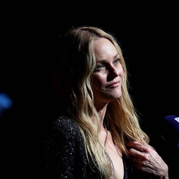 Face à l'instauration d'un couvre-feu préfectoral, une logistique stricte a dû être déployée en urgence pour la soirée.

Vanessa Paradis au photocall de la cérémonie d'ouverture de la 15ème édition du festival Lumière à la Halle Tony Garnier de Lyon le 12 octobre 2024. 

© Dominique Jacovides / Bestimage