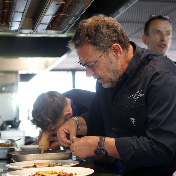 Exclusif - La Terrasse Rouge - Michel Sarran, chef étoilé du restaurant "Michel Sarran" à Toulouse - "Primeurs Etoilés" au restaurant La Terrasse Rouge au Château La Dominique à Saint Emilion, Gironde, France, le 24 avril 2024. © Jean-Marc Lhomer/Bestimage
