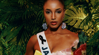 Miss Univers 2025 : On en sait plus sur l'état de Miss Jamaïque, prise en charge après avoir perdu l'équilibre sur scène